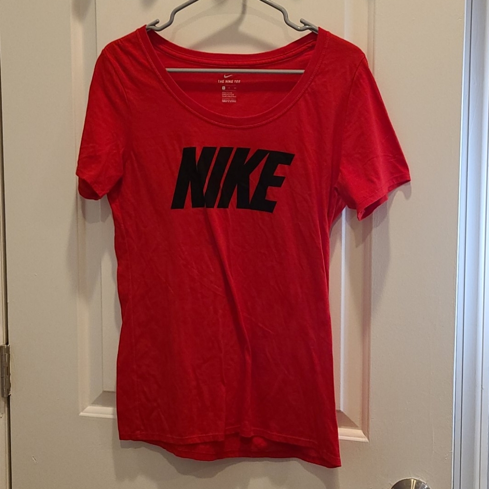 NWOT Nike red Tee
